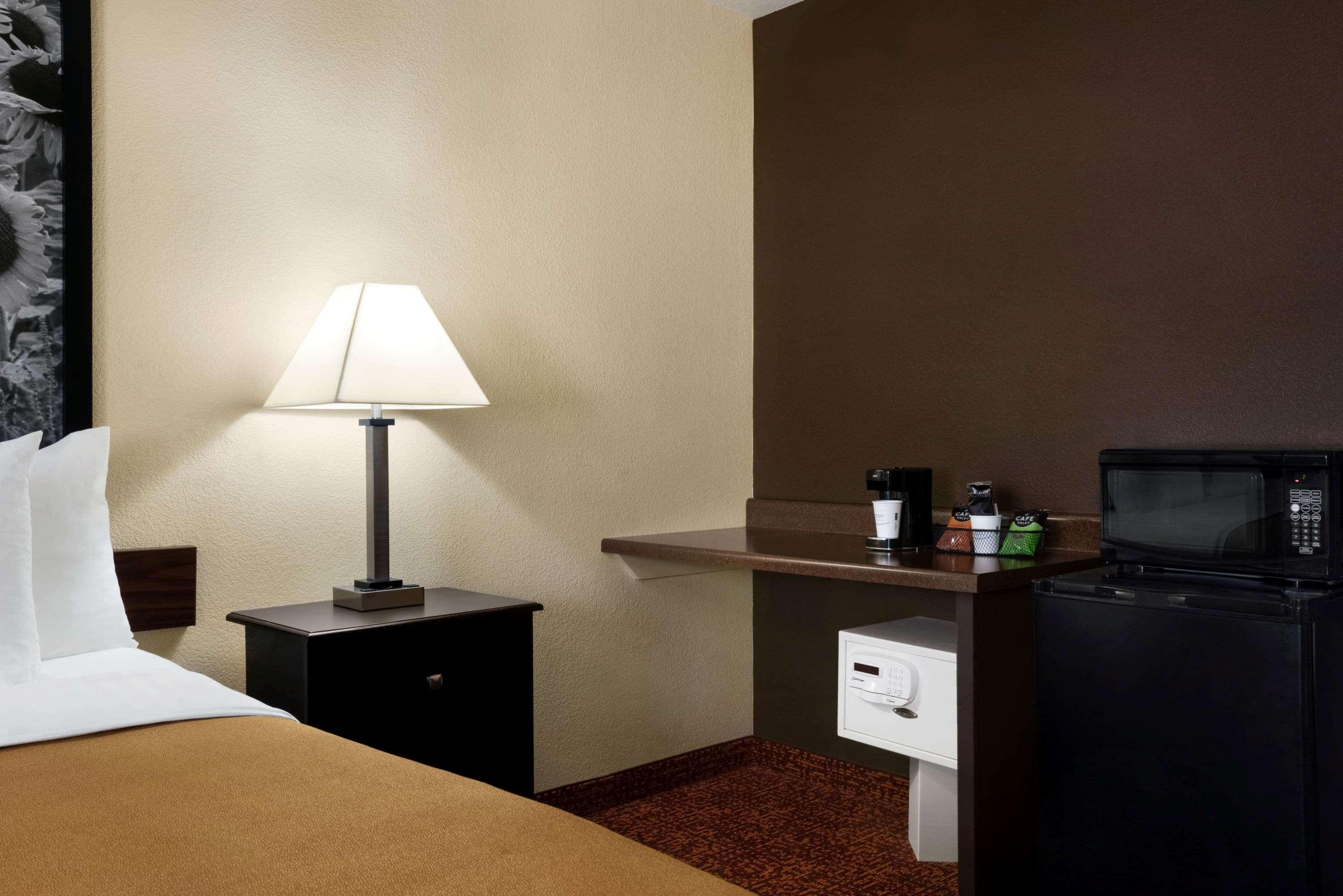 Super 8 By Wyndham Des Moines Otel Dış mekan fotoğraf