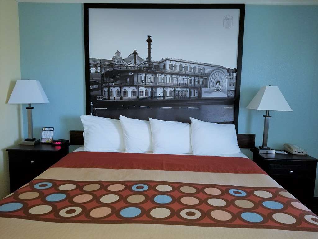Super 8 By Wyndham Des Moines Otel Oda fotoğraf